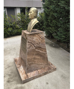 Atatürk Büstü (60cm Fiberglass)+ Kaide (100cm)+ Alt Tabla (100x100cm) Mermer Desenli Bej
