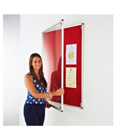 50x70cm Camlı İlan Panosu Kapaklı Kilitli İnce Alüminyum Çerçeve Kumaş Zemin 50x70cm Camlı İlan Panosu Kapaklı Kilitli İnce Alüminyum Çerçeve Kumaş Zemin