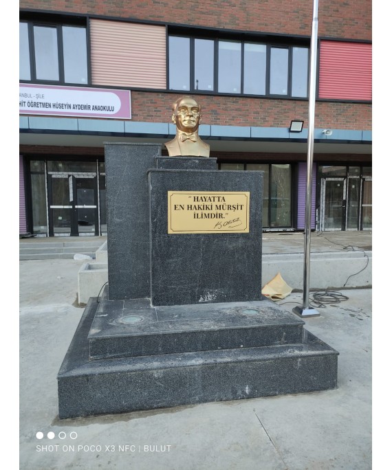 Atatürk Büstü ve Kaidesi Nero Zimbave